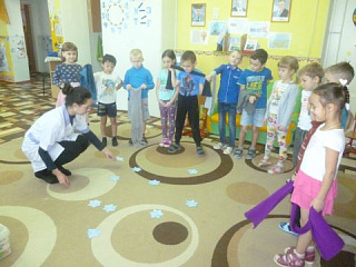 Сегодня, дети группы «Веселые звоночки», беседовали на тему: «Противоположные признаки».