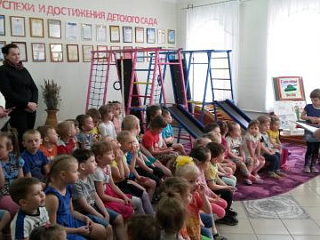 Этих дней минувших слава!