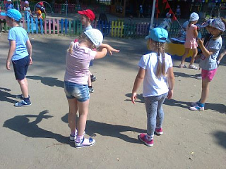 Чем светлее в помещении, тем лучше и четче отражение".  