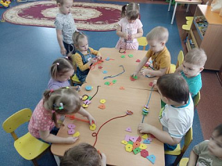 Наши малыши развивают пальчики