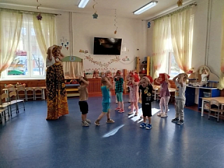 "Матрешка в гостях у ребят"