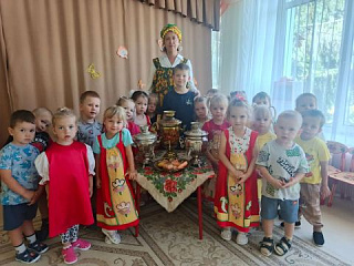 Золотые бока самовара.