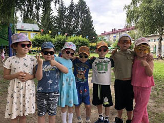 «День солнцезащитных очков».