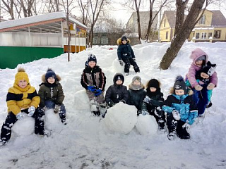 «Вот и оттепель пришла, слепим мы снеговика».