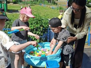 «Игры с водой на прогулке»